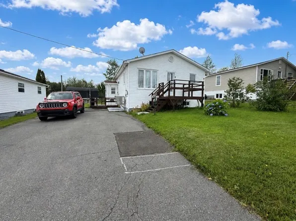 5 Brook's Avenue, Grand Falls-Windsor, NL A2B1E1