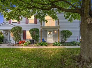 3161 Sunnyside Ct, Lake Orion, MI 48360