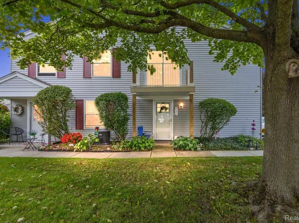 3161 Sunnyside Ct, Lake Orion, MI 48360