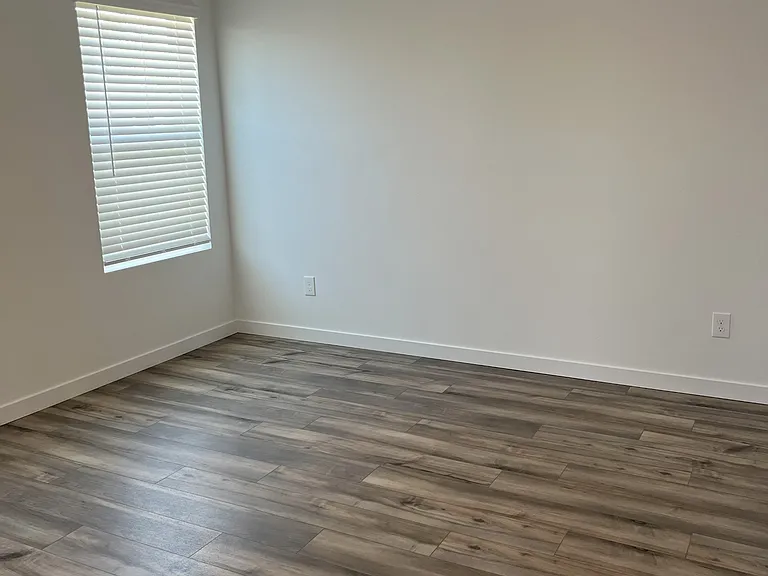 302 Persian Ave — Photo 10