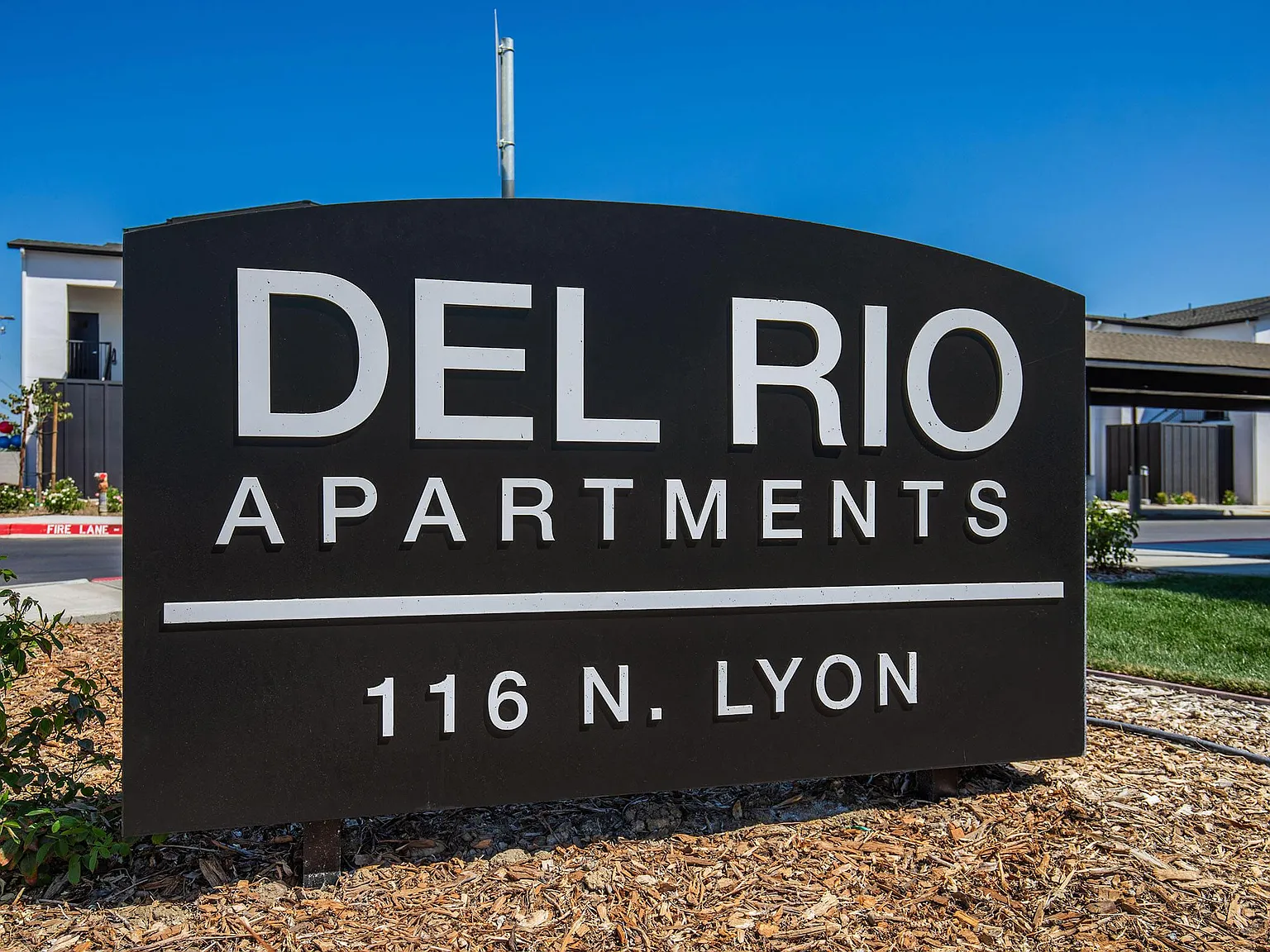 Del Rio Apartments — Photo 3