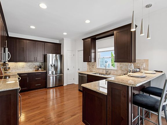 3rd image of 107 Chancellors Ridge Dr