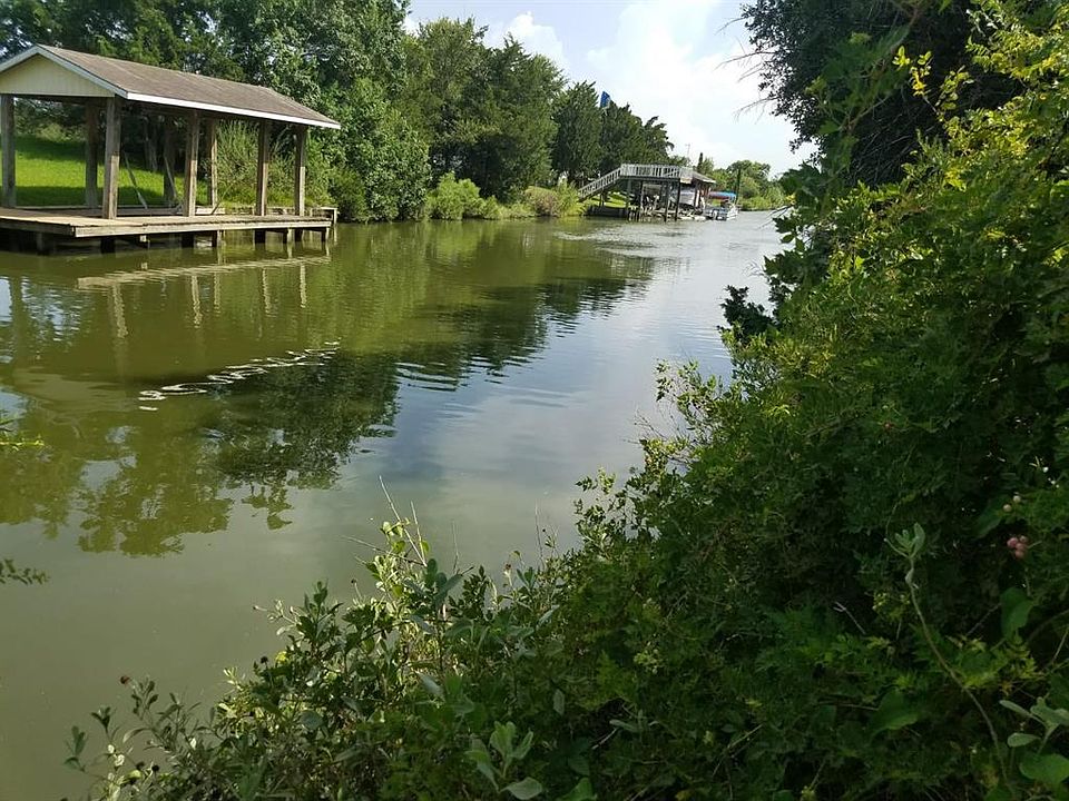 1st image of 218 Yaupon Dr