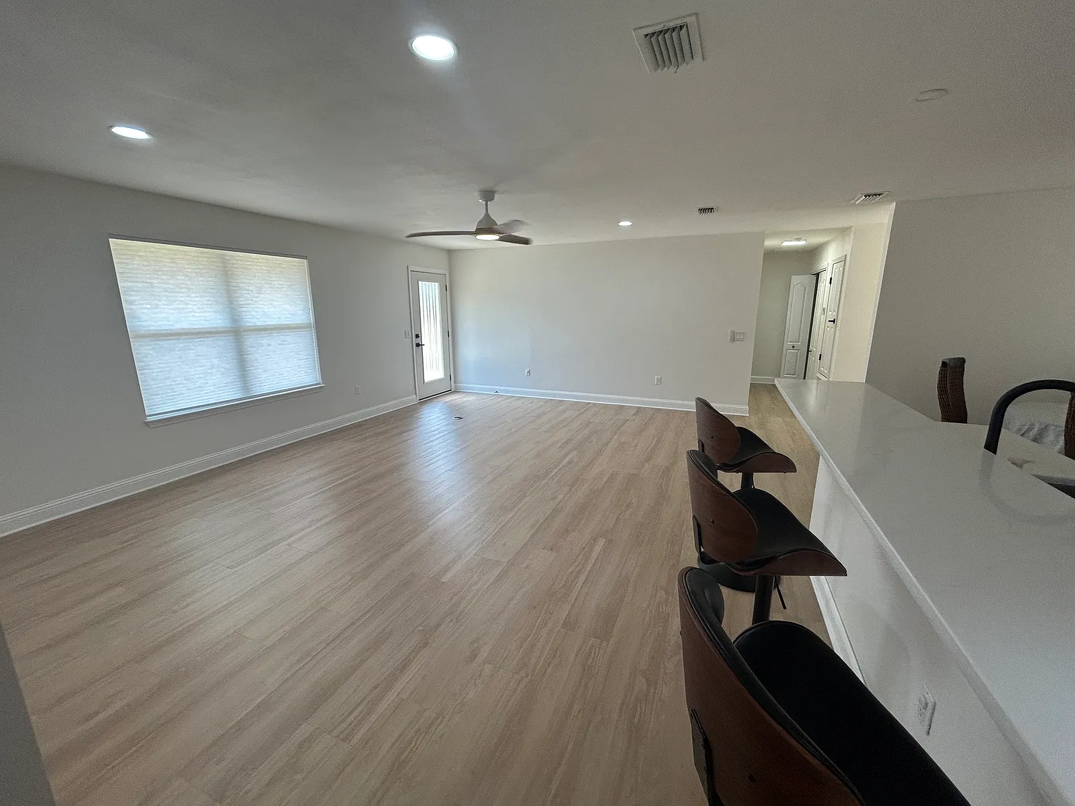 3 bed, 1665 sqft, $2,495 — Photo 3