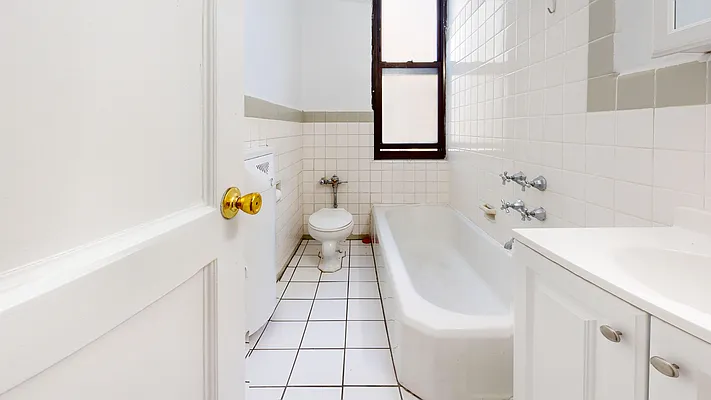 Rented by Bond New York | media 3