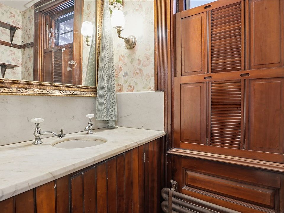 34th image of 160 Cuyler St