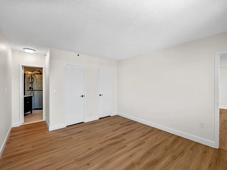 300 Lynn Shore Dr #911 — Photo 10