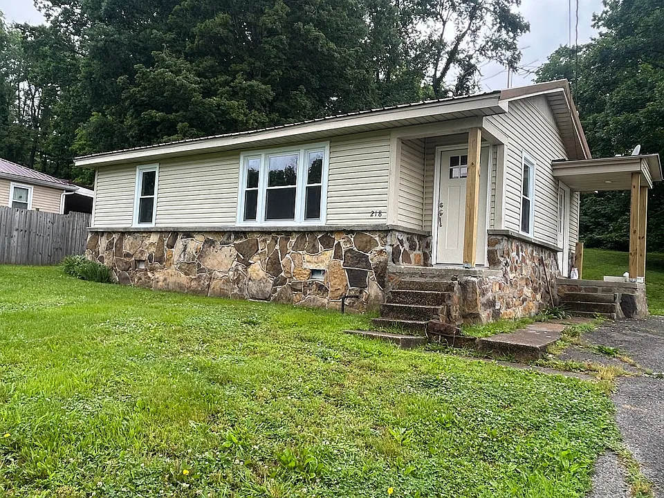 218 Hillside Ter