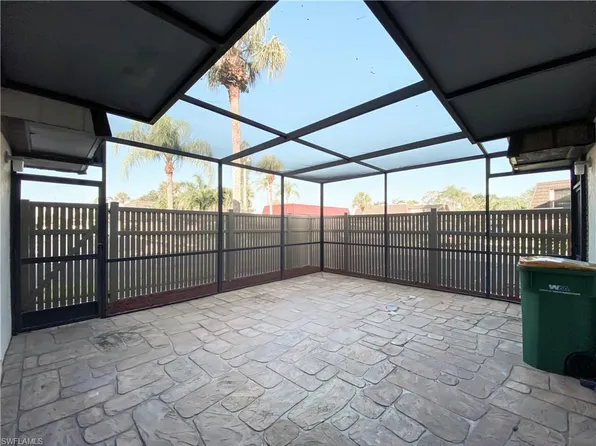 152 Lake Point Ln, Naples, FL 34112