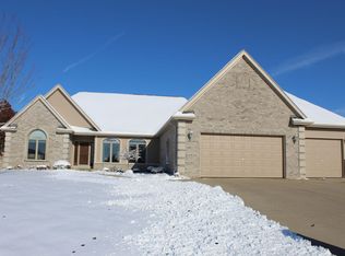 160 Victoria Cir, Union Grove, WI 53182