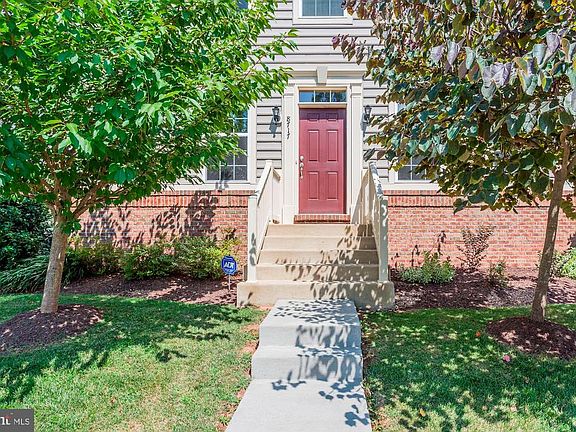 BEAUTIFUL CURB APPEAL!