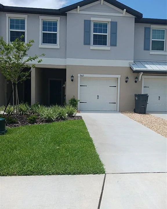 8607 Tropical Aire Ln