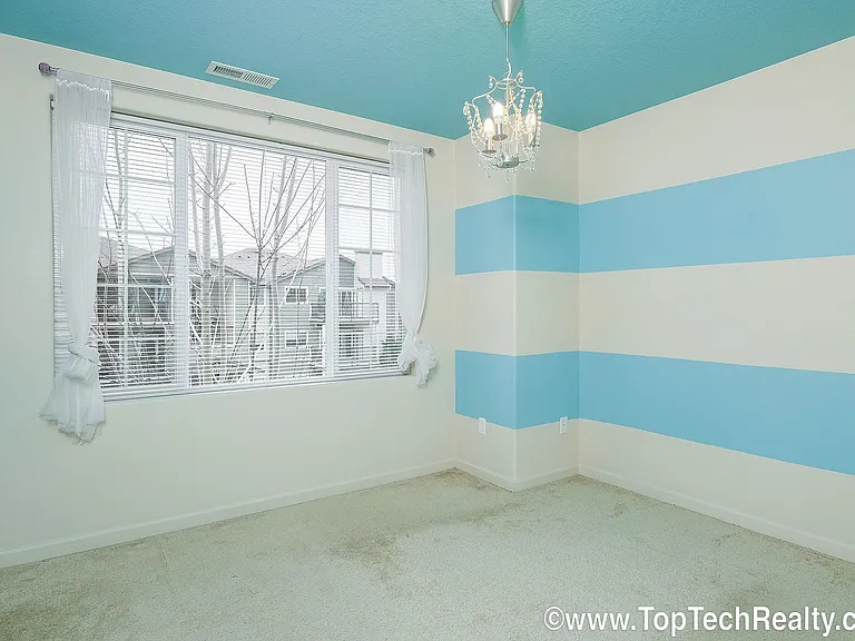 477 NW Edgeway Dr — Photo 15