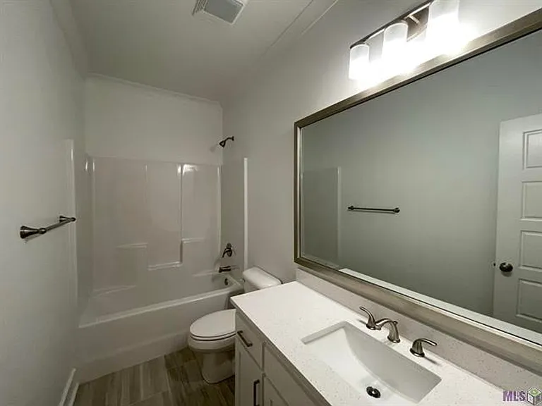 9905 Stonewater Dr — Photo 11