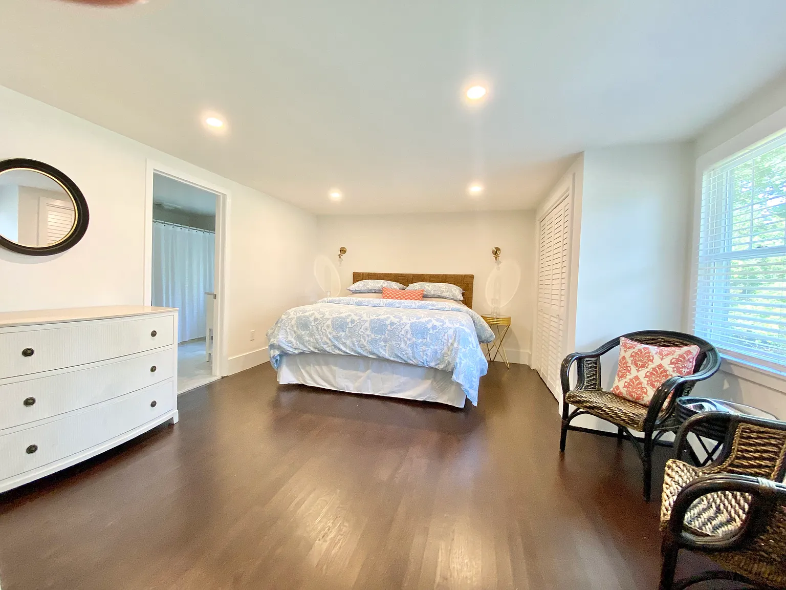 4 bed, 2.5 bath, 2037 sqft, $6,500 — Photo 4