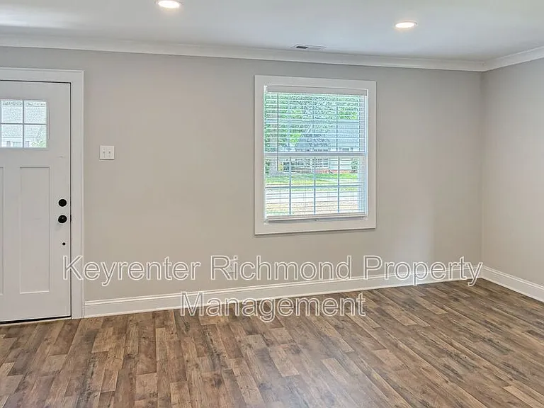 6419 Crescent Pkwy — Photo 2