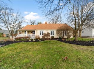 123 E Pioneer Trl, Aurora, OH 44202