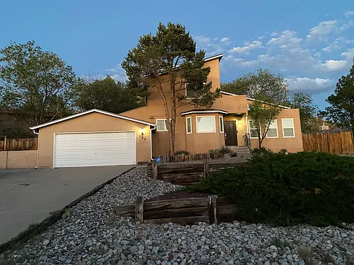 524 Oakwood Pl NE Photo 1