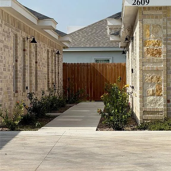 2609 E Israel Ave #4 — Photo 3