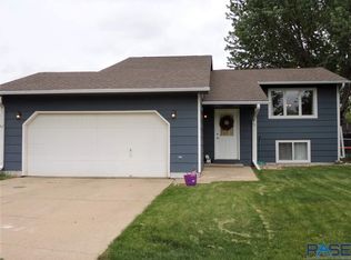 5708 W Dardanella Rd, Sioux Falls, SD 57106