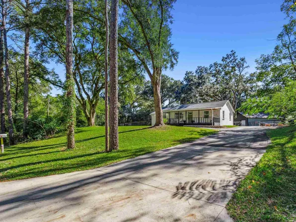 827 W Roberts Rd, Cantonment, FL 32533