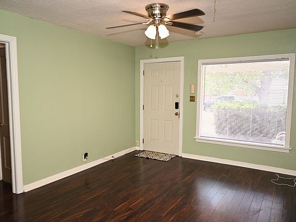 3rd image of 1113 Harlan Ave