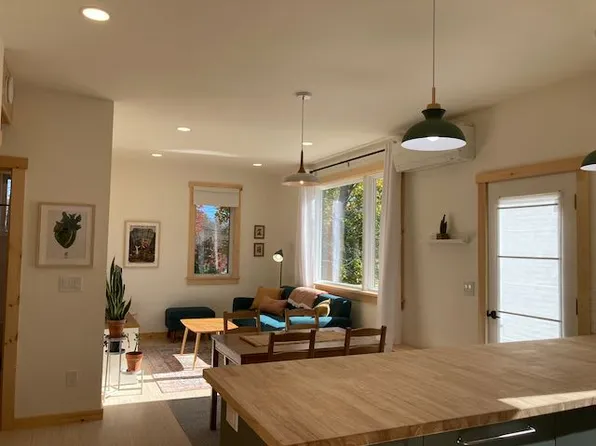 13A Oliver St, Easthampton, MA 01027