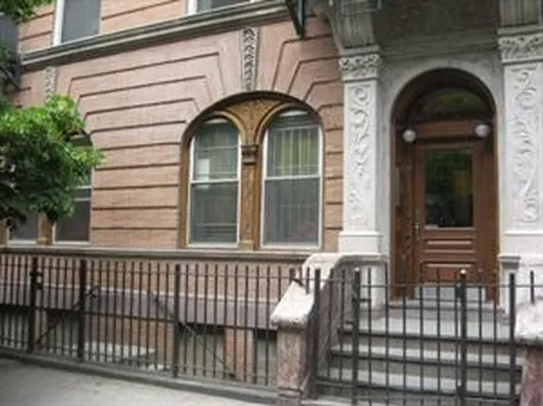 225 E 4th St, New York, NY 10009