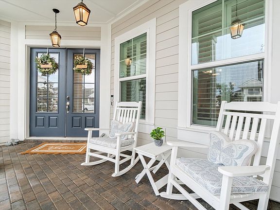 5th image of 195 Glenneyre Cir