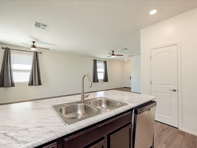 10560 W Waveland Dr — Photo 8