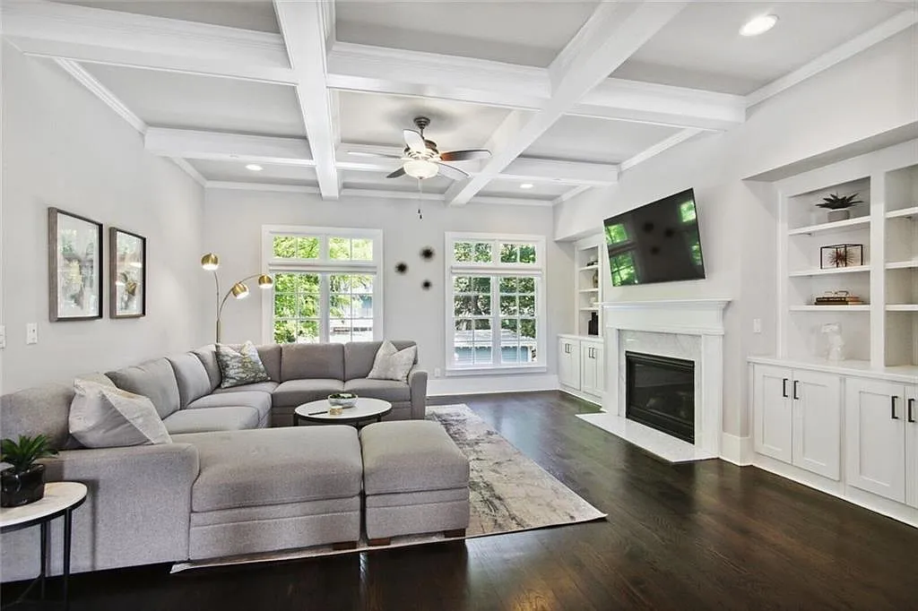 4 bed, 3.5 bath, 2217 sqft, $8,500 — Photo 4