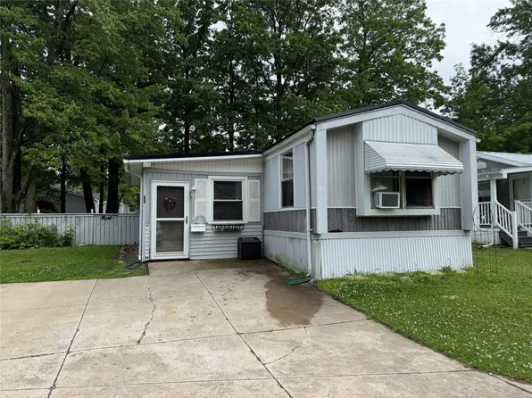 1637 Glenhaven Ln, Erie, PA 16509