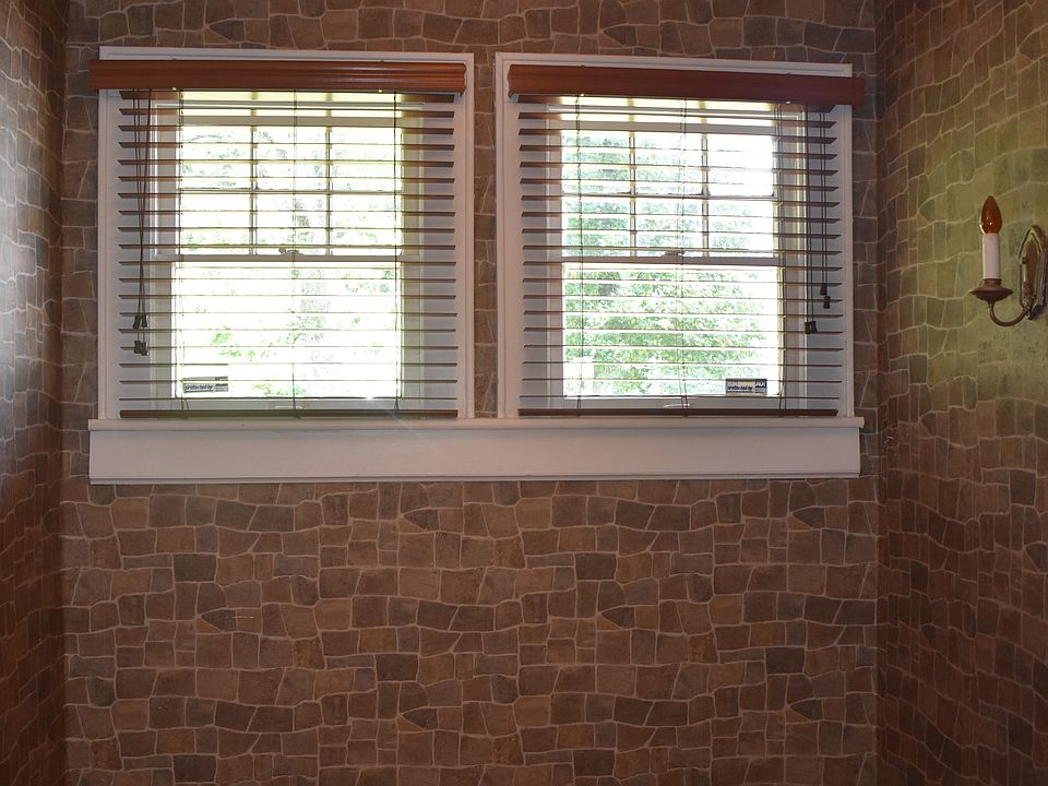 1st image of 2801 Fairview Dr
