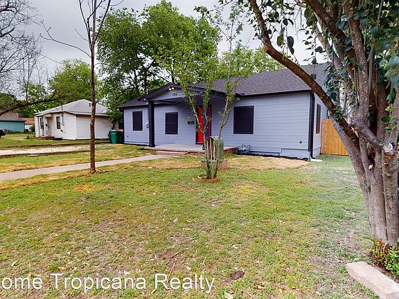 3rd image of 706 E 8th Ave