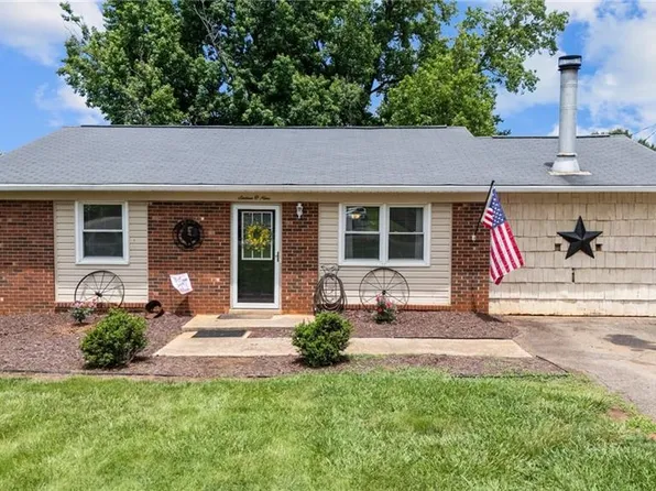 1609 Bridlington Rd, Kernersville, NC 27284
