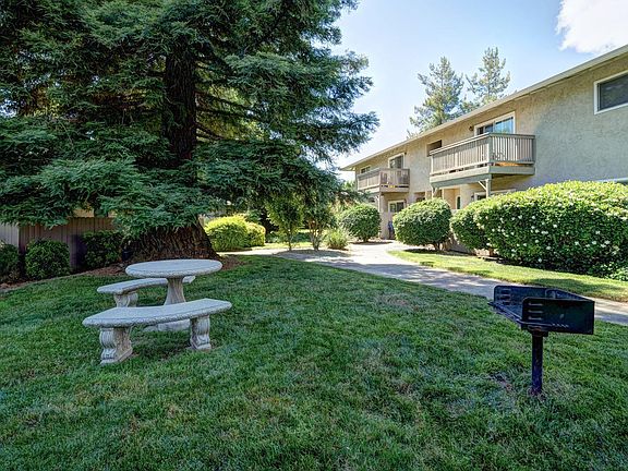 4th image of 100 Hilltop Dr APT 5