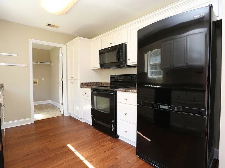 343 Longwood Dr — Photo 10