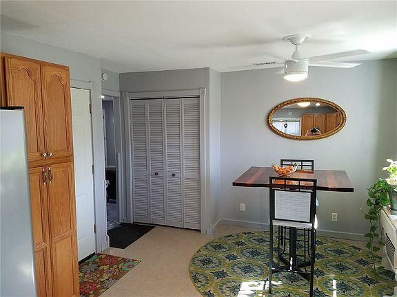 3rd image of 512 Crandle Dr