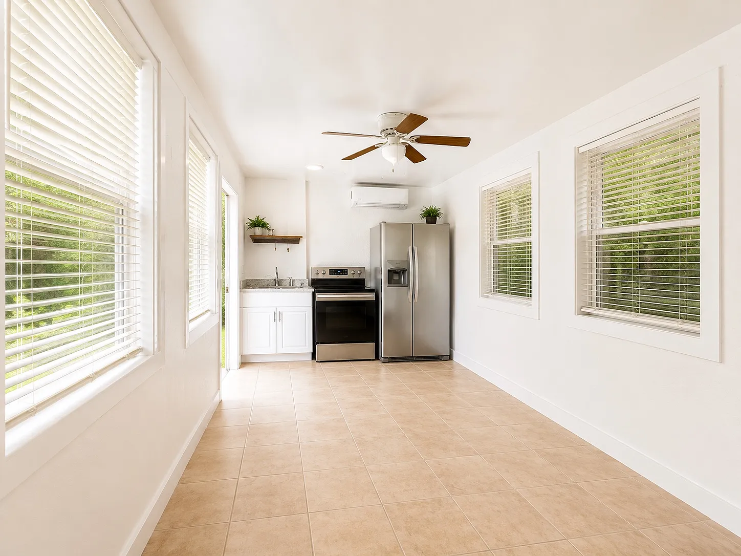Studio, 350 sqft, $999 — Photo 3