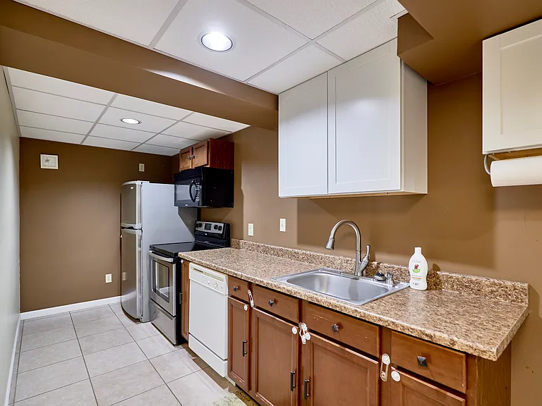 7073 Black Horse Dr — Photo 23