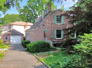 84 Acorn St, Staten Island, NY 10306