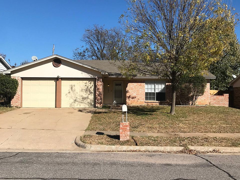 1st image of 760 NW Charlyne Dr