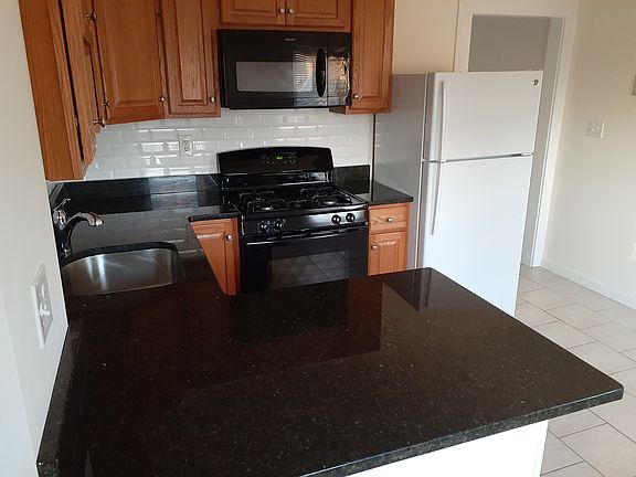 3rd image of 78 Decatur St APT 1L