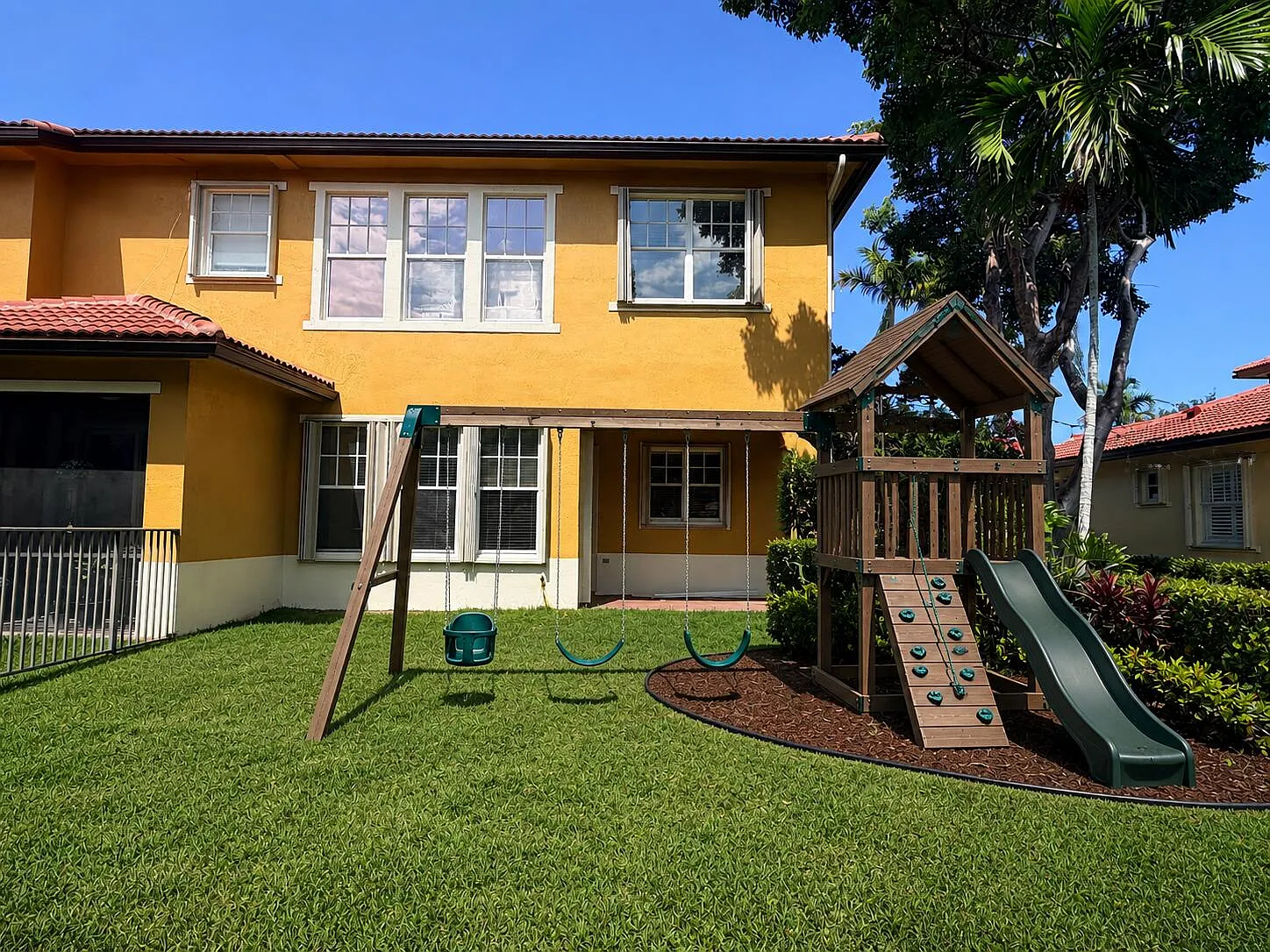 3 bed, 2.5 bath, 2029 sqft, $4,900 — Photo 4