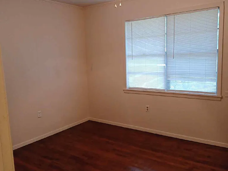 227 Houston St — Photo 8