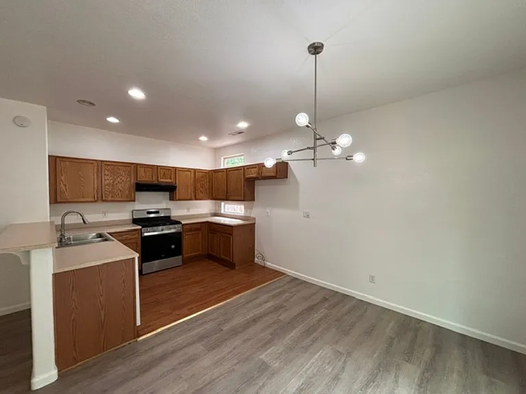 1024 Westcreek Ln — Photo 2