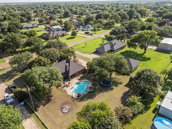 115 Ridge Oak Dr, Red Oak, TX 75154