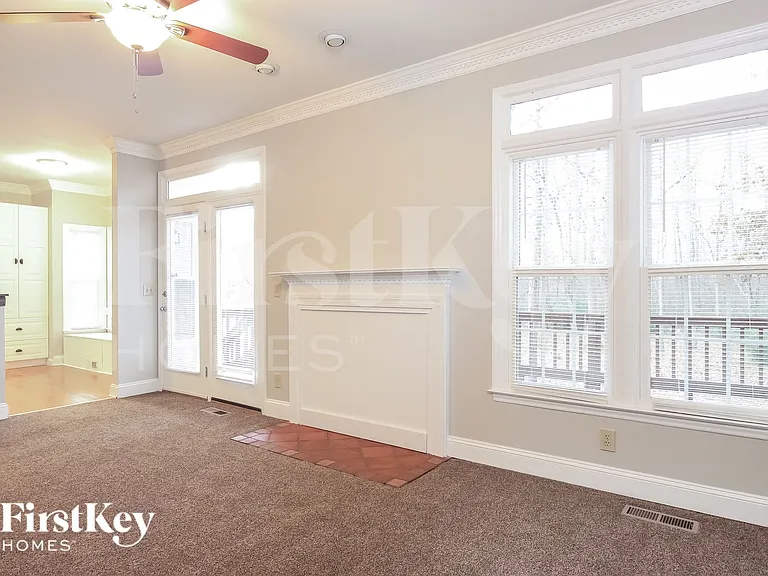 1792 Glenridge Dr — Photo 2