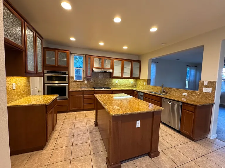 2912 Safford Ave — Photo 4