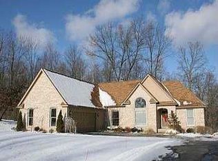 8263 Ironwood Dr, Pinckney, MI